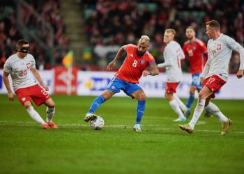Chile cayó en el final ante Polonia en trabado partido