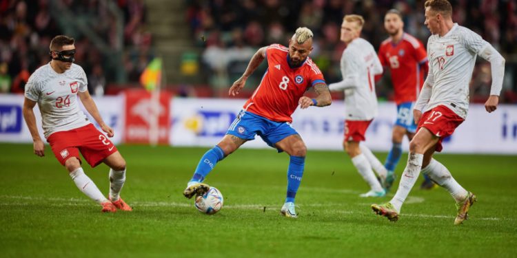 Chile cayó en el final ante Polonia en trabado partido