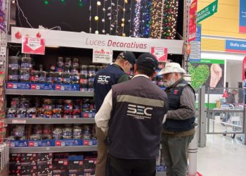 Llaman a comprar solo guirnaldas certificadas para esta navidad