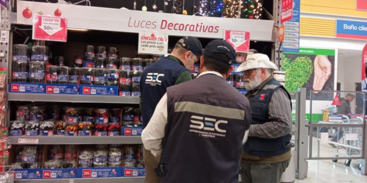 Llaman a comprar solo guirnaldas certificadas para esta navidad