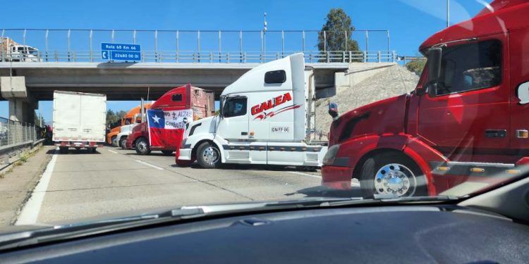 Camioneros se desmarcan por desabastecimiento: «Avisamos un mes antes»