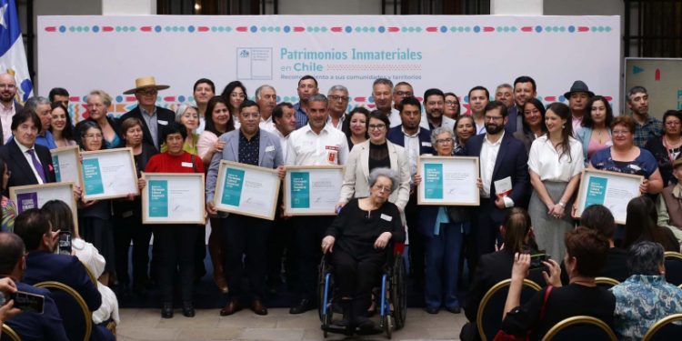 Reconocen en La Moneda a tres porteños como Tesoros Humanos Vivos de Chile