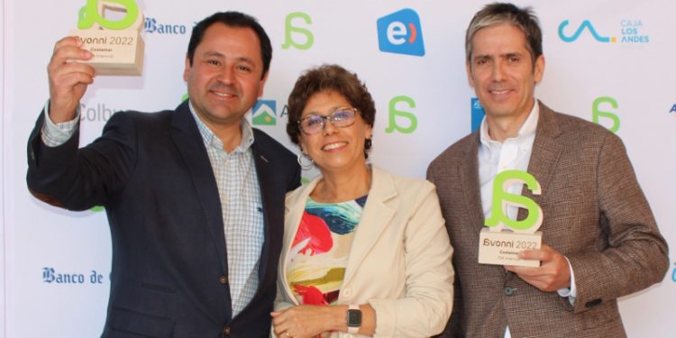 Investigador de U.Santa María gana premio nacional de innovación por implantes para piel