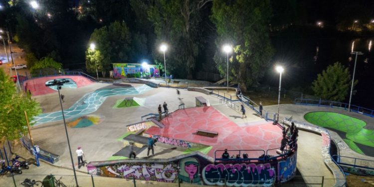 Skatepark de Viña del Mar tiene nueva imagen y luminarias renovadas