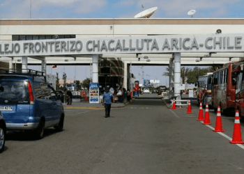 Sin control: 100 personas intentaron cruzar por la fuerza a Chile en Chacalluta