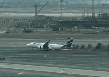 Avión de Latam aterriza de emergencia en Lima