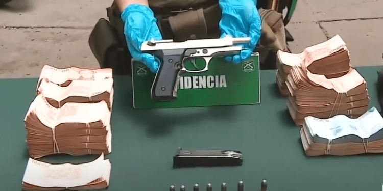 Venezolanos que robaron 55 millones son detenidos en Cementerio de Recoleta