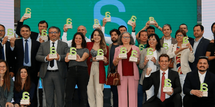 Proyecto regional que genera baterías a partir de neumáticos gana premio Avonni Energía