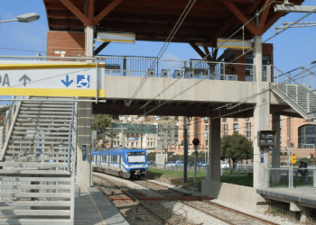 Hombre habría fallecido tras «precipitarse» a vías del Metro en Valparaíso
