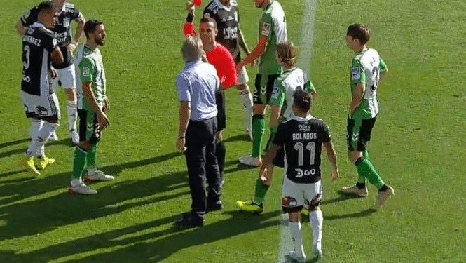 Pellegrini es expulsado tras fuertes reclamos en derrota del Betis en Viña del Mar