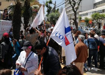 Trabajadores de Confusam Viña del Mar protestan frente al Municipio con dura crítica a alcaldesa