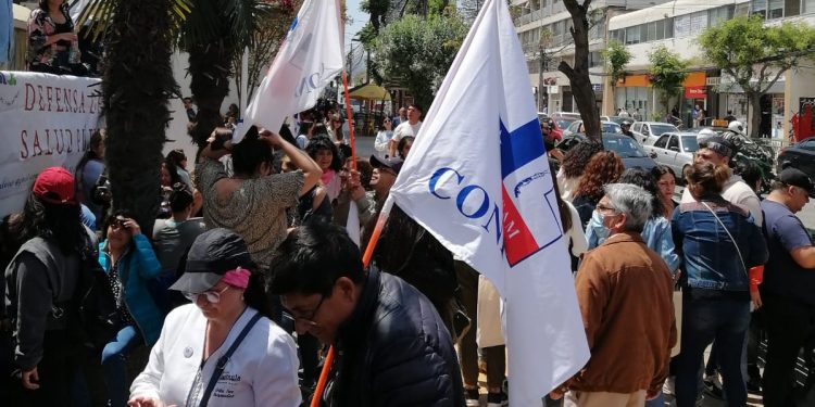 Trabajadores de Confusam Viña del Mar protestan frente al Municipio con dura crítica a alcaldesa