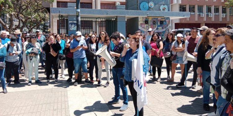 Confusam Viña del Mar cumple una semana en paro: Llegaron hasta la Intendencia