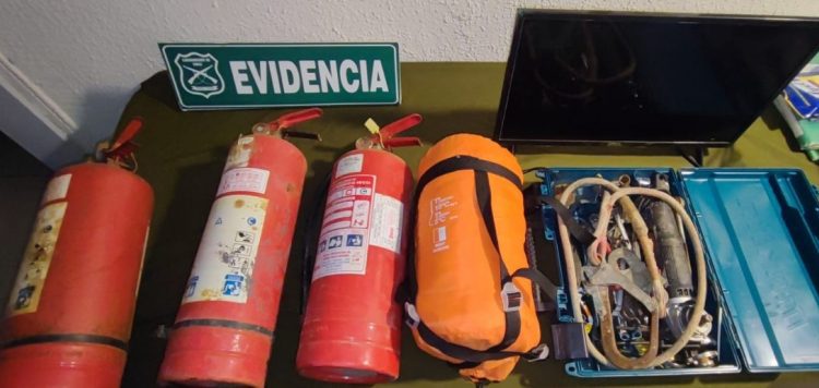 Cuatro chilenos y un extranjero irregular son detenidos mientras robaban a inmobiliaria en Reñaca
