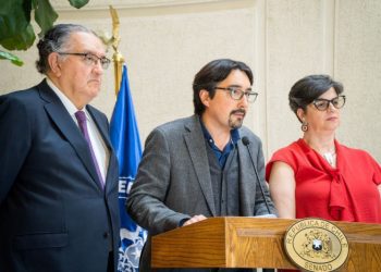 Senadores Latorre y Allende presentan proyecto que modifica Ley de Medio Ambiente