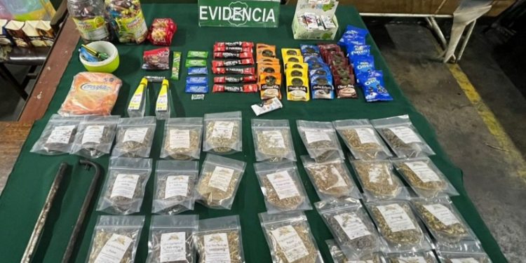 No se salva nadie: Detienen a antisociales que robaron tienda de frutos secos