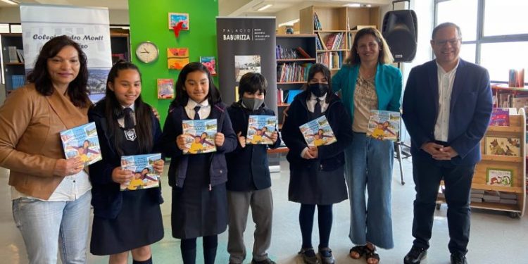 Diez colegios SLEP de Valparaíso reciben mil guías patrimoniales