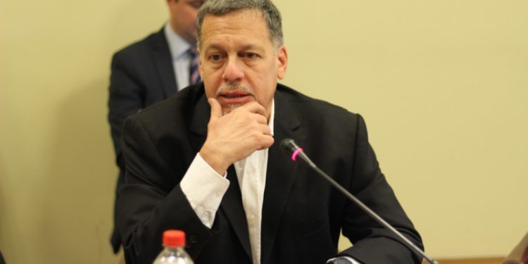 Senador Lagos Weber critica falta de licitación del transporte público en Valparaíso