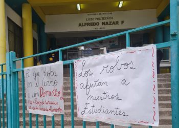 Comunidad de Liceo Alfredo Nazar se manifiesta ante seguidilla de robos
