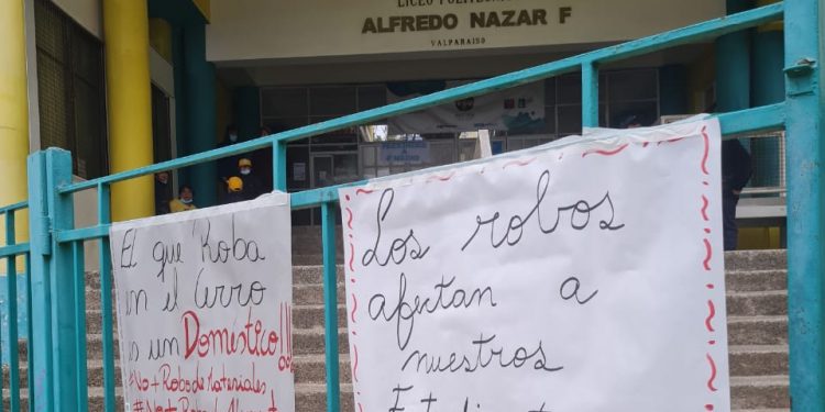 Comunidad de Liceo Alfredo Nazar se manifiesta ante seguidilla de robos