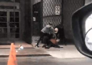 Dos delincuentes asaltan a adulto mayor en pleno centro de Viña del Mar