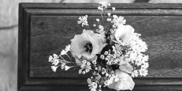 FNE encuentra diferencias de hasta 29% en precios de funerarias