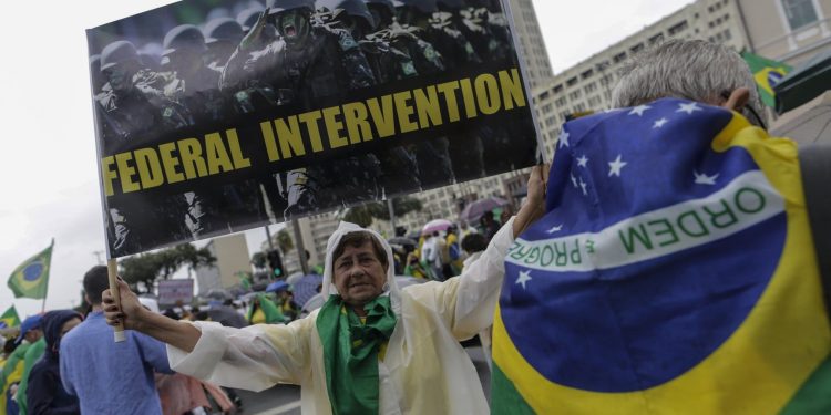 Grupos pro Bolsonaro irrumpen en cuarteles y piden «intervención militar» contra Lula