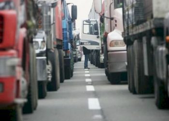 Camioneros del norte comienzan paro nacional por alza de costes