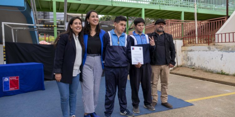 Dos escuelas municipales de Viña del Mar ganan proyecto de innovación tecnológica