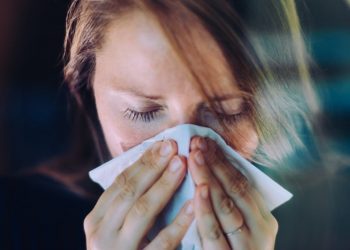 ￼Minsal confirma brote de influenza en medio de aumento de casos de coronavirus