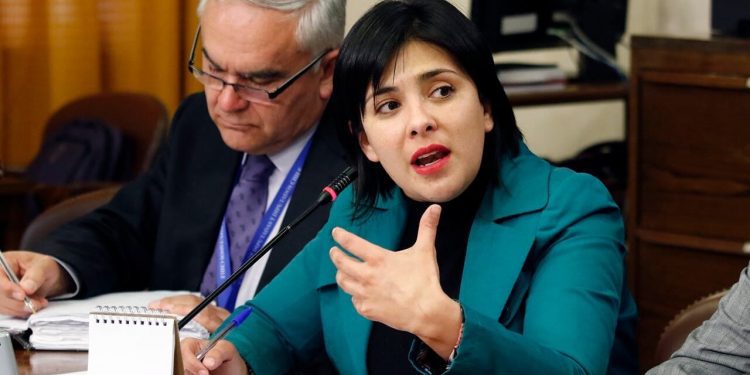 ￼Cariola acusa ataques de misoginia y anticomunismo tras bajar candidatura para presidir la cámara