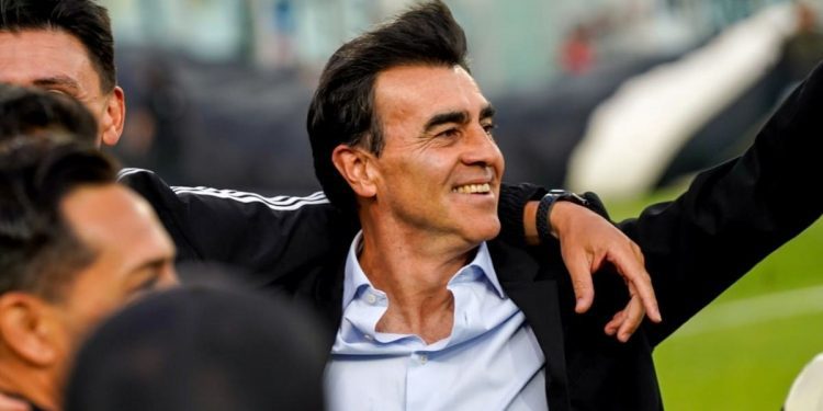 Gustavo Quinteros confía en seguir siendo el DT de Colo Colo: «Tenemos que fortalecer el equipo para participar en Copa Libertadores»
