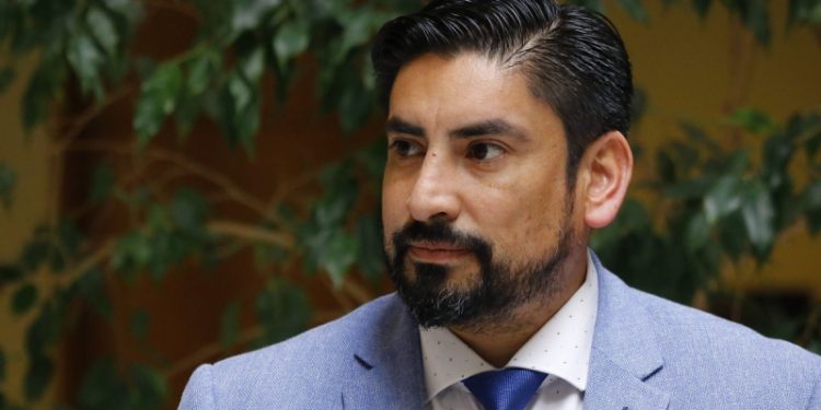 Diputado Oyarzo: «Lo que hice fue salvar al PDG de un bochorno»