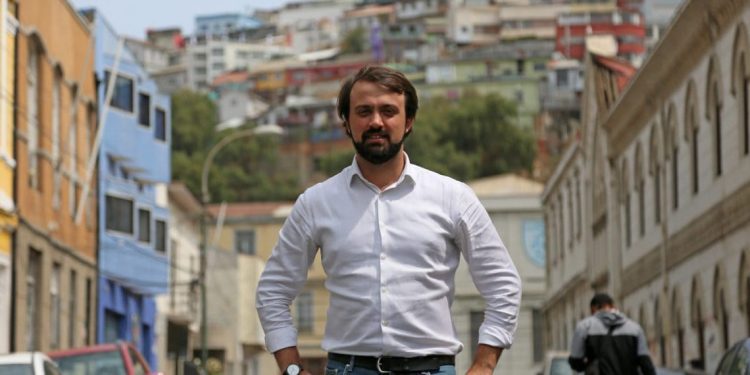 Jorge Sharp y el «robo» de un loro en pleno despacho de TV: «No vaya salir KKK diciendo que la delincuencia está desatada»