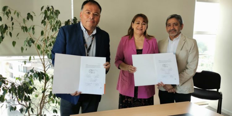 IND y UDLA firman convenio para promover vida saludable en la población