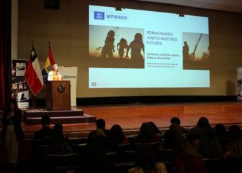 Ministro de Educación presenta en Valparaíso informe de Unesco «un nuevo contrato social para la educación»