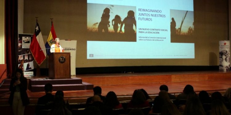 Ministro de Educación presenta en Valparaíso informe de Unesco «un nuevo contrato social para la educación»
