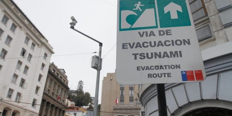 ￼Día Mundial de Concienciación sobre los Tsunamis: información básica para enfrentar eventos de este tipo en Chile