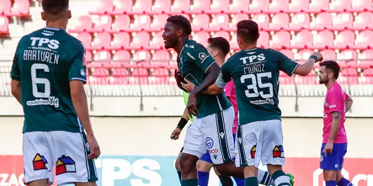 Santiago Wanderers termina su temporada con un triunfo por 2-0 frente a Santa Cruz