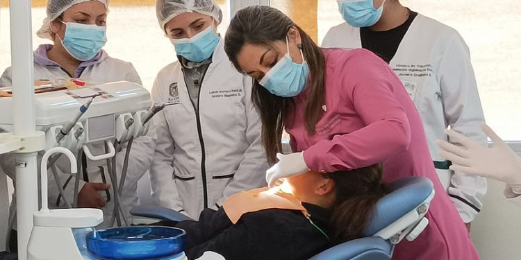 UST elabora placas dentales para niños de escuelas de fútbol de Valparaíso