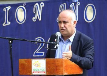 Mauricio Viñambres analiza querellarse contra alcaldesa Melipillán