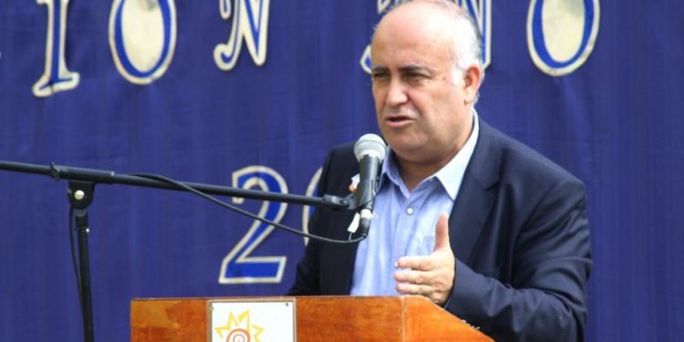 Mauricio Viñambres analiza querellarse contra alcaldesa Melipillán