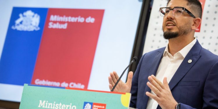 Servicios de salud atienden a 99 personas por incendio en Viña del Mar