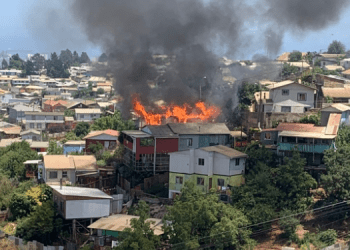 Viña del Mar: Incendio afecta a dos viviendas en sector Las Pataguas