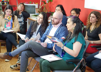 Ministro de Desarrollo Social llega hasta el campamento Manuel Bustos para escuchar a vecinas