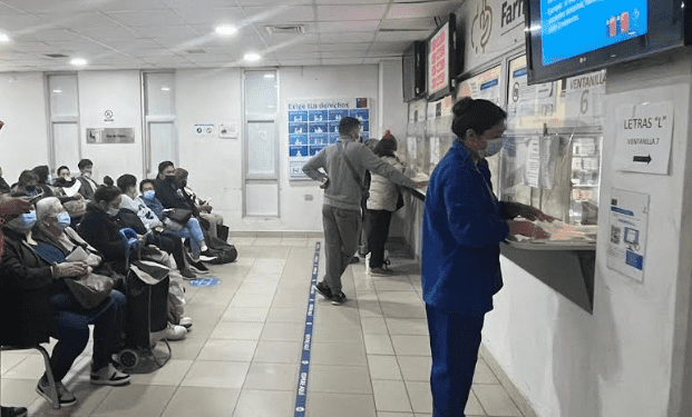 Hospital Gustavo Fricke entrega medicamentos a pacientes crónicos afectados por incendio