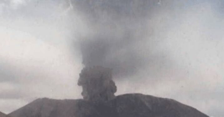 Región de Antofagasta: Reportan pulso eruptivo en Volcán Láscar