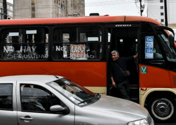 Buscan comprobar efecto de crisis del transporte público en ausentismo escolar