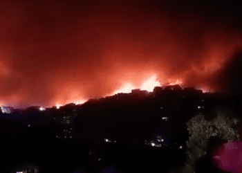 400 bomberos combaten incendio en Viña del Mar