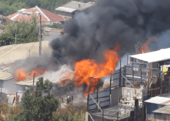 Incendio estructural afecta a casa en sector Chorrillos de Viña del Mar
